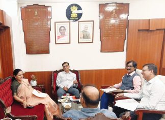 चंद्रपूर-यवतमाळ रेल्वे प्रवाशांसाठी खासदार प्रतिभा धानोरकर यांनी DRM कार्यालयात घेतली बैठक